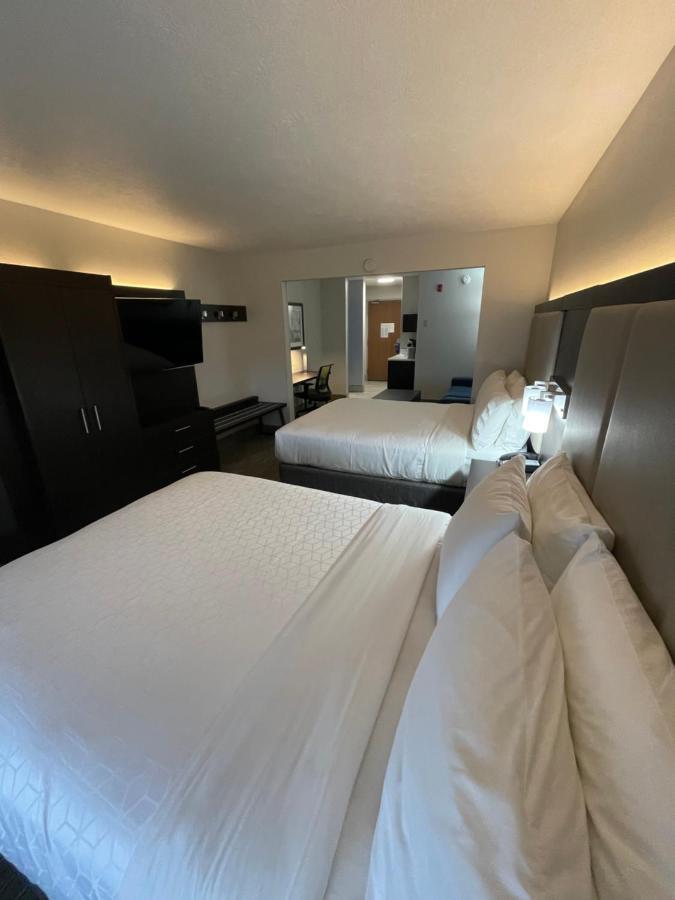 Holiday Inn Express Hotel & Suites Las Vegas By Ihg Exterior photo