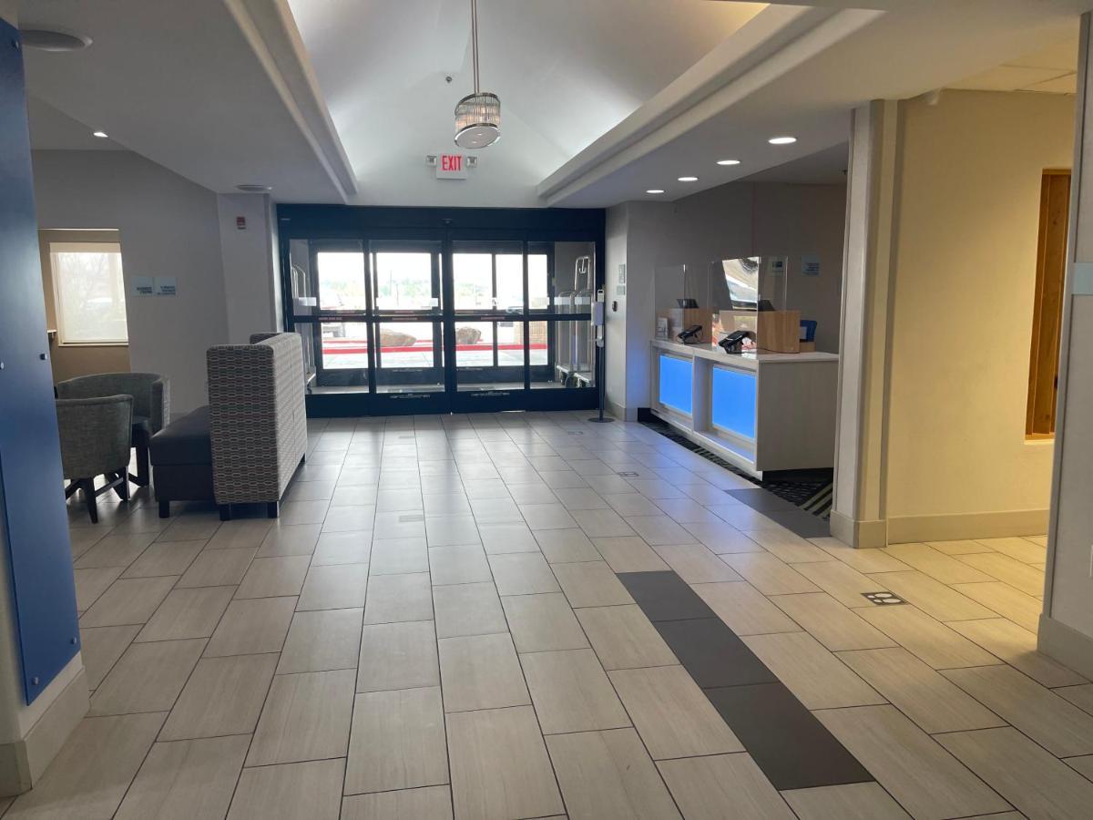 Holiday Inn Express Hotel & Suites Las Vegas By Ihg Exterior photo