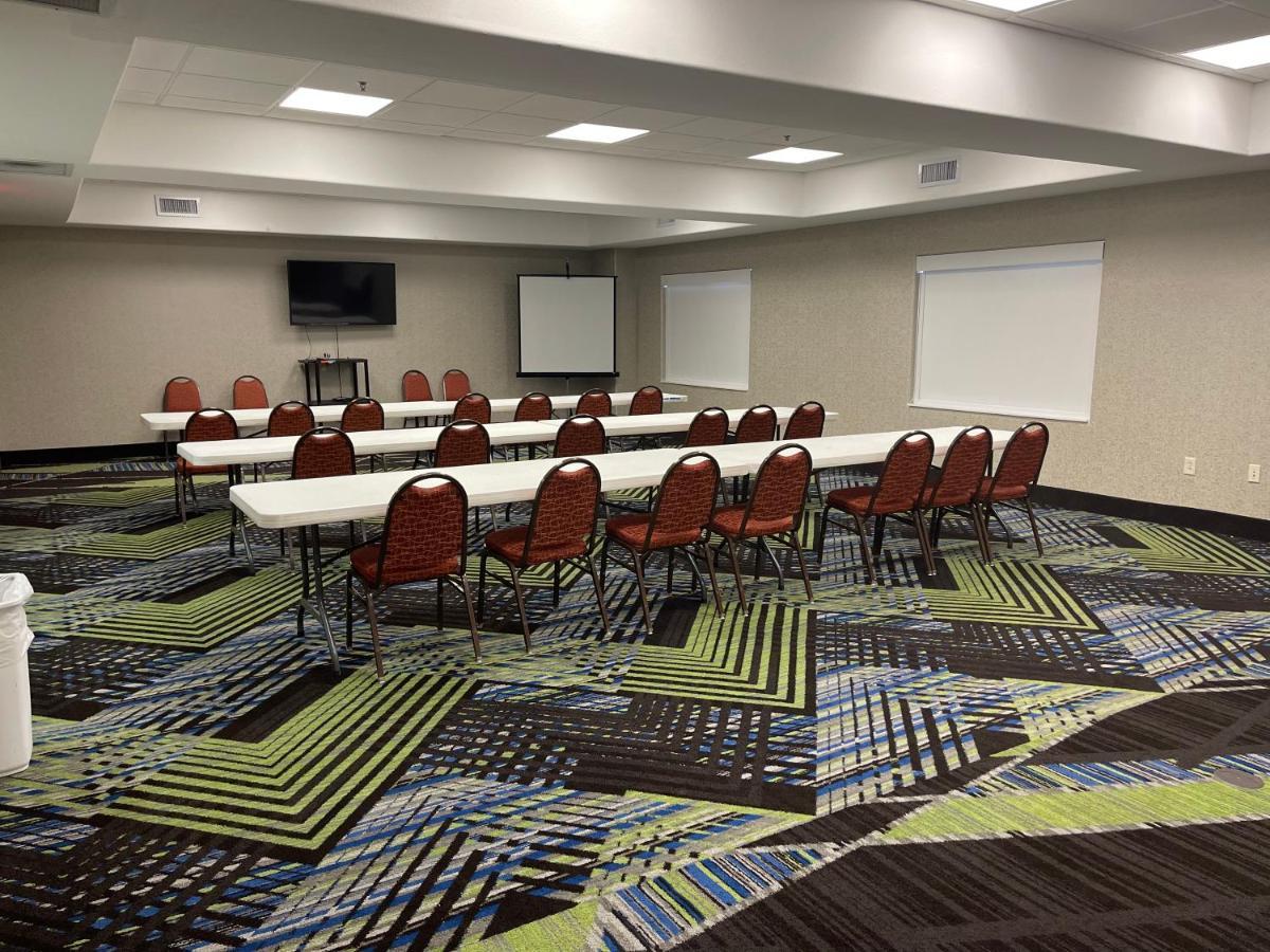 Holiday Inn Express Hotel & Suites Las Vegas By Ihg Exterior photo